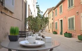 appartements 3 studios pour 2 ou 3 ou 5 ou 6 per centre ville Saint Tropez avec parking